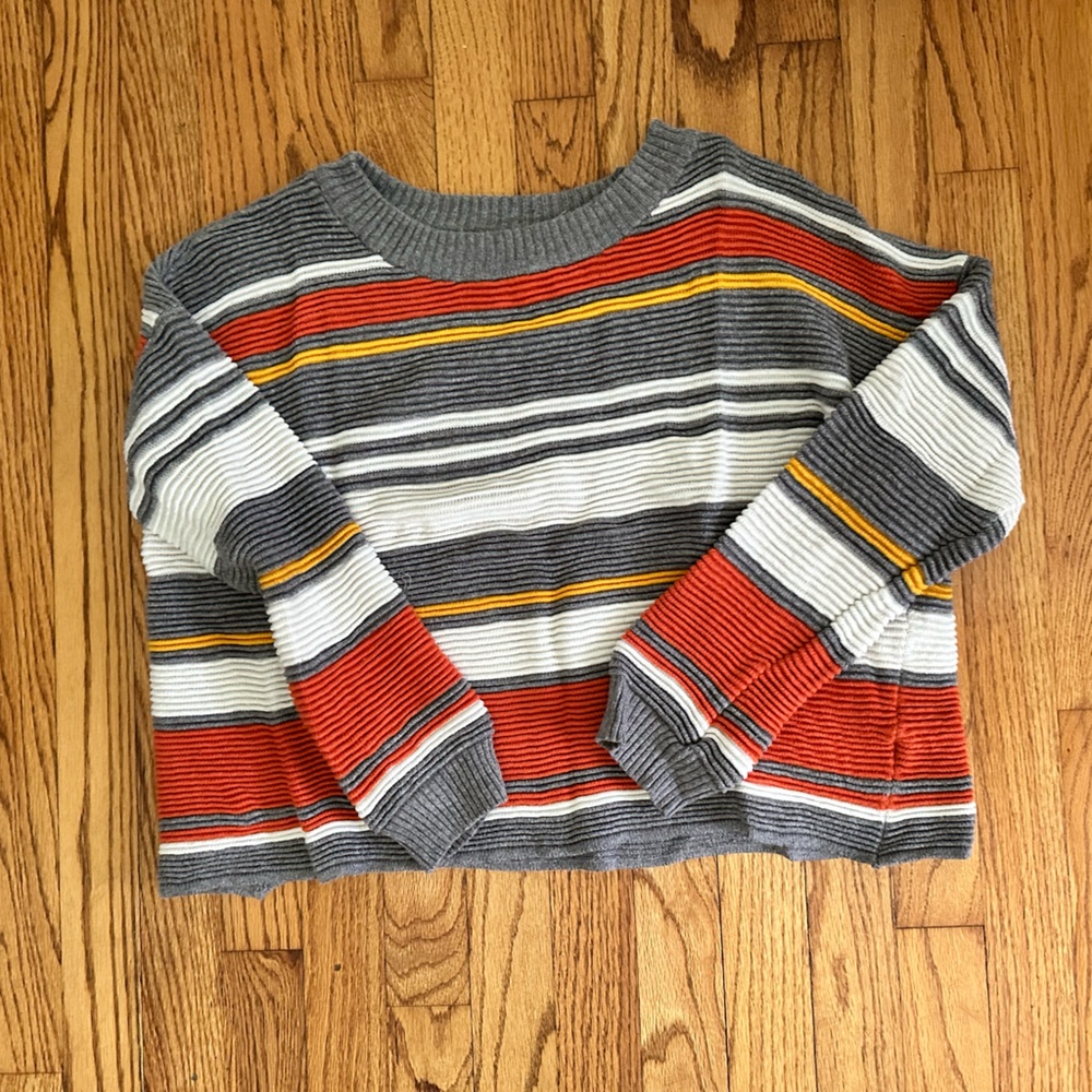 Boxy, cropped fit thicker sweater